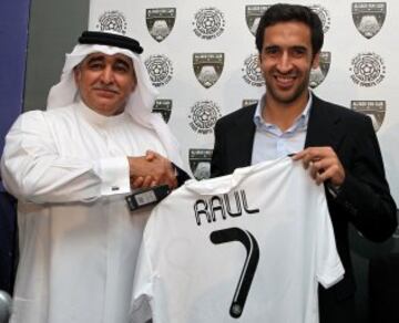 El 13 de mayo de 2012 se anuncia su fichaje por el equipo catarí Al-Sadd. En julio de 2014 concluyó su contrato con el equipo catarí del Al-Sadd Sports Club
