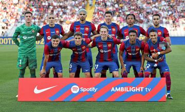 Once del FC Barcelona. De pie: Marc-André Ter Stegen, Ronald Araujo, Robert Lewandowski, Jules Koundé y Eric García. Agachados: Pedri, Gavi, Frenkie de Jong, Álex Balde  y Raphinha.