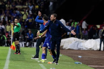 Martin Anselmi coach of Cruz Azul gestures during the match against America during their Mexican Clausura 2024 football tournament match at the Azteca stadium in Mexico city, Mexico, on February 24, 2024. (Photo by Victor CRUZ / AFP)