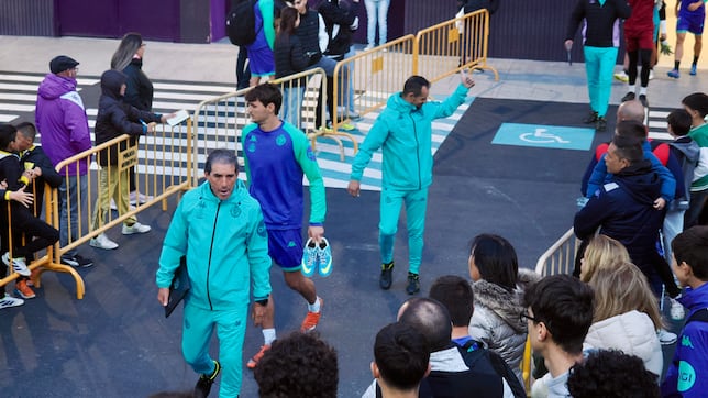 Primera sesión tras el bochorno con caras largas y sin reproches