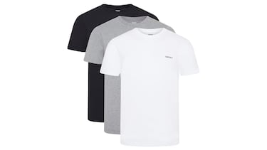 El ‘pack’ de camisetas DKNY que es un éxito entre los hombres por su comodidad y frescura