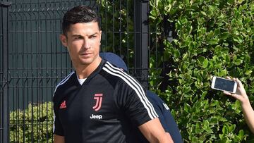 Turin (Italy), 13/07/2019.- Juventus soccer player Cristiano Ronaldo of Portugal arrives at Juventus J Medical to undergoe medical tests in Turin, Italy, 13 July 2019. (Italia) EFE/EPA/ALESSANDRO DI MARCO