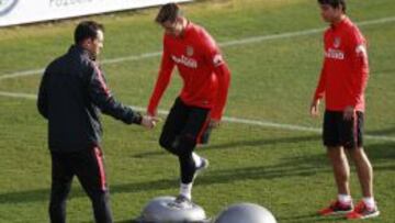 Fernando Torres y Óliver Torres, durante el entrenamiento.