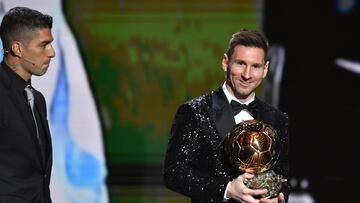 Messi posa con su séptimo Balón de Oro.