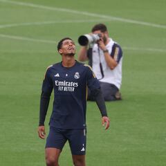 Bellingham se retira de la sesión por problemas estomacales