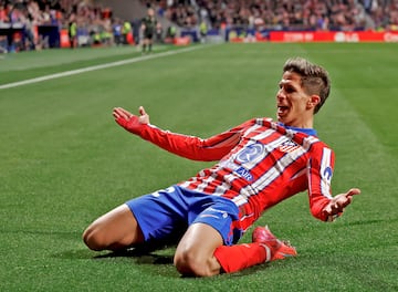 1-0. Giuliano Simeone celebra el primer gol que marca en el minuto 7.