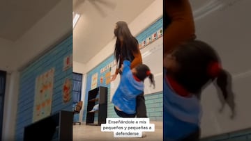 Profesora le enseña a sus alumnos cómo defenderse de un secuestro y se hace viral al instante en TikTok