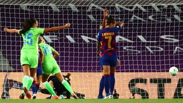 VfL Wolfsburg's Swedish midfielder Fridolina Rolfo (3L) celebrates her goal during the UEFA Women's Champions League semi-final football match between VFL Wolfsburg and FC Barcelona at the Anoeta stadium in San Sebastian on August 25, 2020. (Pho