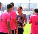 Adriano visita a sus compañeros al entrenamiento