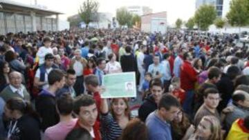 Tres mil personas se quedaron a las puertas del entreno