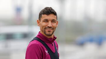 Jesús Navas llegando al entrenamiento en la ciudad deportiva del Sevilla.