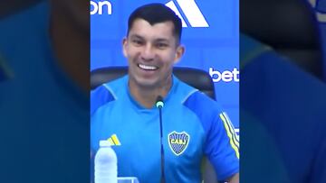 “Me rompe las bolas”: Medel le explica a los periodistas argentinos cómo se dice su apellido y pasa esto