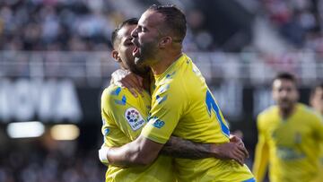 Jesé y Viera celebran un gol de Las Palmas.