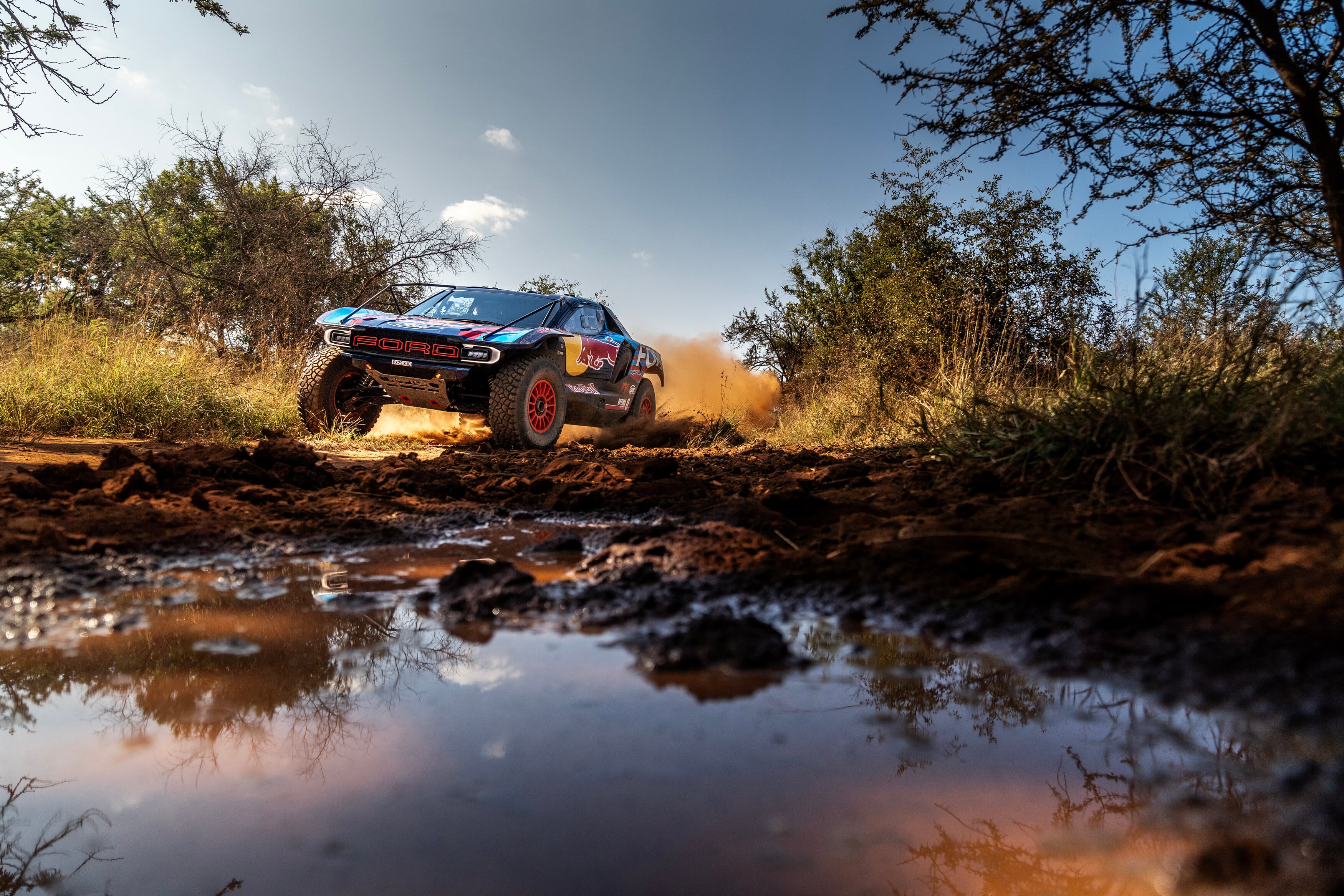 Carlos Sainz y Lucas Cruz en los test con Ford en Sudáfrica.