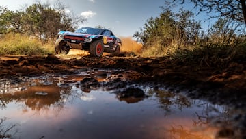 Carlos Sainz y Lucas Cruz en los test con Ford en Sudáfrica.