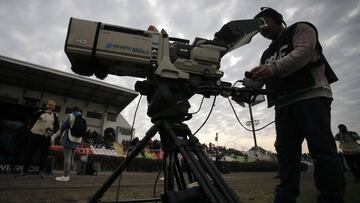 Futbol, Palestino vs Universidad de Chile.
Primera fecha, segunda rueda campeonato nacional 2019.
Una camara de television es fotografiada durante el partido de primera division entre Palestino y Universidad de Chile disputado en el estadio La Cisterna de Santiago, Chile.
27/07/2019
Andres Pina/Photosport
Football, Palestino vs Universidad de Chile.
First date, second round National Championship 2019
A TV camera is pictured during the first division match between Palestino and Universidad de Chile held at La Cisterna stadium in Santiago, Chile.
27/07/2019
Andres Pina/Photosport