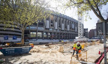 El conjunto blanco sigue dando forma a la remodelación del Santiago Bernabéu. El Estado de Alarma decretado por el Gobierno no ha paralizado las obras.