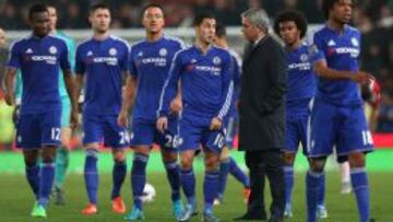 Mourinho, con sus jugadores antes de la tanda de penaltis.