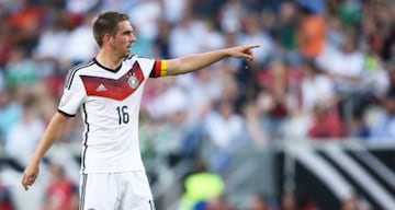 Jugó 3 Mundiales, en dos de ellos llegó a semifinales y su consagración se dio en Brasil 2014 con el triunfo ante Argentina, despidiéndose con 20 partidos. 