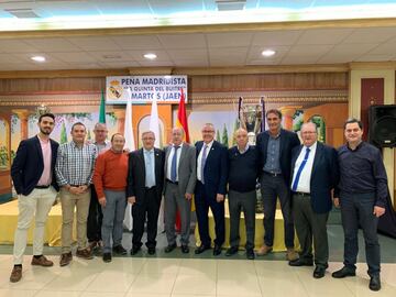 La peña 'La Quinta del Buitre' de Martos (Jaén) celebró su 33º aniversario acompañada por Benito Rubiñán (1973-1977) y Adolfo Aldana (1987-1992).