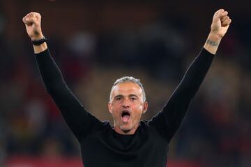 Luis Enrique celebrates Spain's qualification for the 2022 World Cup on Sunday.