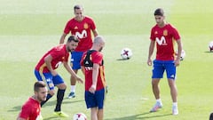Lucas Vázquez trains with Spain squad