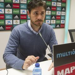 Víctor medita sentar en el banquillo a Rubén Castro