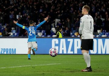 1-0. Dries Mertens celebr¨® el primer gol.
