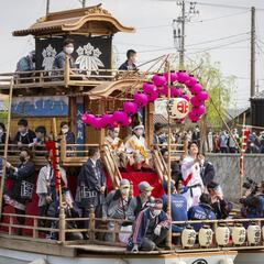 La antorcha olímpica sigue su recorrido a pie o en barco