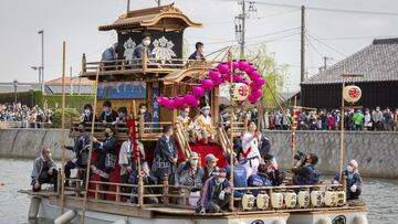 La antorcha olímpica sigue su recorrido a pie o en barco