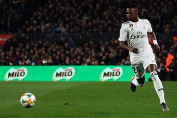 Vinicius carries the ball during Wednesday's Copa del Rey clash at the Camp Nou.