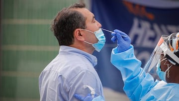 A health worker takes a swab sample from a man to test for the coronavirus disease (COVID-19) in the Borough Park area of Brooklyn, New York, U.S., September 25, 2020. REUTERS/Brendan McDermid