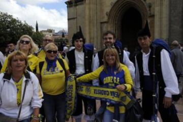 Miles de  seguidores del Cádiz se han desplazado hasta Oviedo para animar a su equipo 