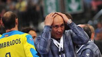 <b>INCRÉDULO. </b>Talant Dujsebaev se echa las manos a la cabeza.