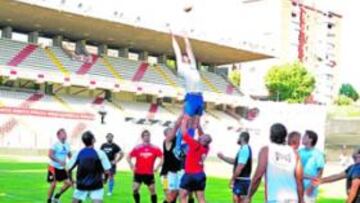 <b>OBJETIVO, EL TÍTULO. </b>Los Gatos preparaban la gran final en el Teresa Rivero de Vallecas.