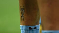 Tatuaje de Danilo en la pierna con las Champions que gan&oacute; con el Real Madrid en 2016 y 2017.