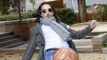 El bailaor se hizo famoso hace más de dos décadas tras atropellar mortalmente a un hombre, un delito que le llevó a la cárcel y le valió una indemnización de más de cien mil euros para la viuda y otros dieciséis mil para los padres del fallecido. Circulaba sin carné a gran velocidad y no ayudó a la víctima. Estuvo catorce meses en prisión.