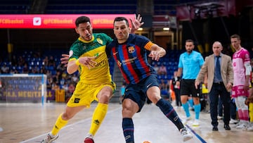 Wanderson y Dyego pelean por el balón en el primer encuentro de la final liguera en el Palau Blaugrana.