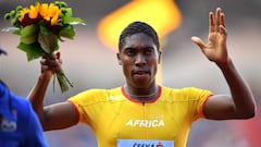 Caster Semenya celebra su victoria en los 800 metros en la IAAF Continental Cup en el Mestsky Stadium de Ostrava.