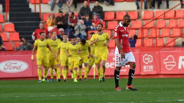 Los jugadores del cádiz celebran uno de los goles.