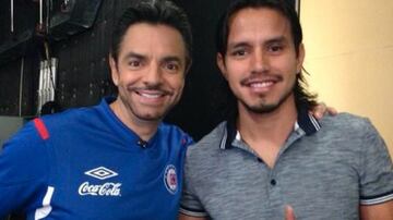 Para nadie es secreto que el actor mexicano es un aficionado al Cruz Azul, incluso en su personaje de 'Ludovico Peluche' lo demuestra.