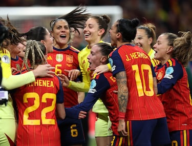 Las jugadoras españolas celebran la victoria por 3-0 ante Alemania. Las de Sonia Bemúdez conquistan su segunda Nations League.