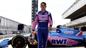 Oscar Piastri en la presentacion del A522.