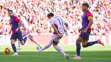 Arnaut Danjuma marca el 1-1 al Barcelona. 






