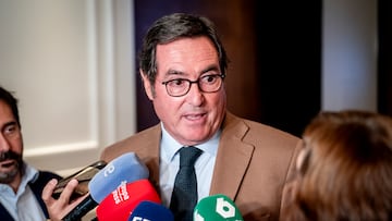 El presidente de la CEOE, Antonio Garamendi, durante la primera jornada del Forbes Spain Economic Summit 2025, en el Hotel Villa Magna, a 25 de septiembre de 2025, en Madrid (España). El encuentro, que tiene lugar los días 25 y 26 de septiembre, reúne líderes empresariales, instituciones y expertos para abordar cuatro retos clave en la actualidad: el liderazgo, la confianza, la transformación tecnológica y la colaboración.
25 SEPTIEMBRE 2025
A. Pérez Meca / Europa Press
25/09/2025