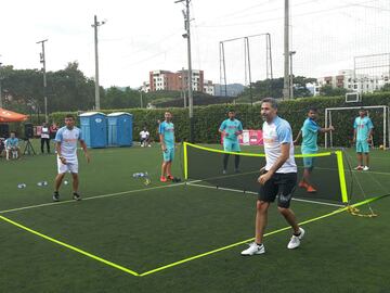 Competencias de fútbol tenis en acto benéfico para la hija de Andrés Felipe González