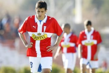 En 2013, Cruzados S.A decide no renovarle el contrato al ex campitán y volante de la UC Milovan Mirosevic. Semanas después de su salida, el 'Milo' acusó que en la reunión sostenida con el presidente de la concesionaria, "se me informó que no renovarían mi contrato".