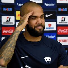 Dani Alves: “El Barcelona pudo haber ido de frente conmigo”