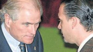 <b>CONFIADOS. </b>Calderón y Mijatovic creen que Cristiano irá al Madrid.