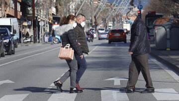 29-1-2021. Terrassa. Gente por la calle con mascarilla . La crisis del coronavirus. © Foto: Cristobal Castro.